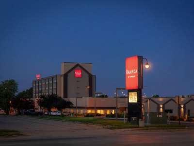 Hotel Ramada By Wyndham Cedar Rapids