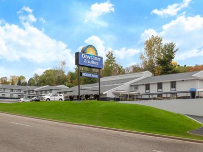 Гостиница Days Inn Suites Wyndham Wisconsin Dells