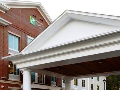 Гостиница Holiday Inn Express And Suite Sturbridge