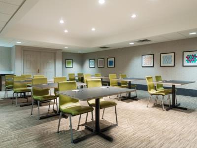 Гостиница Holiday Inn Exp Suites Columbus Apt East