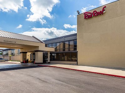 Hotel Red Roof Plus+ And Suites Iah Airport Sw