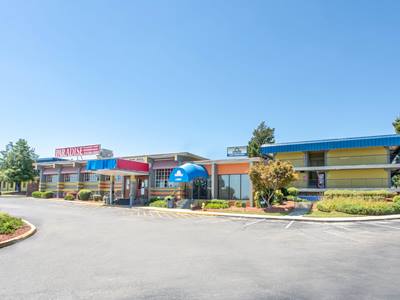 Гостиница Days Inn By Wyndham West Security Blvd.