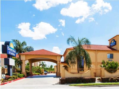 Гостиница Days Inn N Suites Houston Hobby Airport