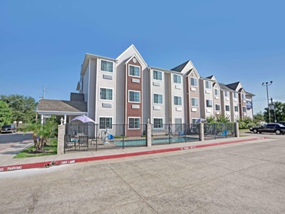 Гостиница Microtel Inn Suites By Wyndham Houston