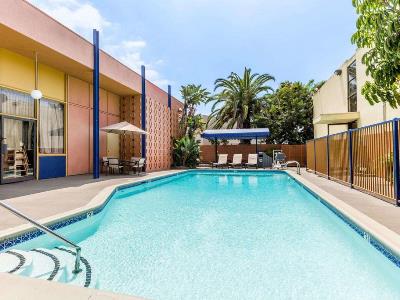 Гостиница Days Inn Lax/Venicebch/Marina Delray