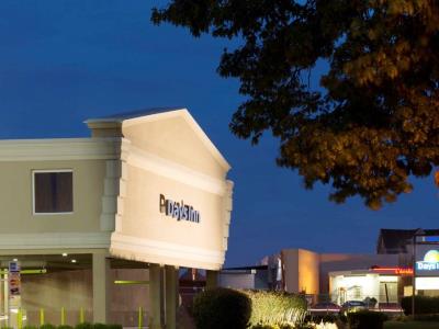 Гостиница Days Inn By Wyndham-Roosevelt Boulevard