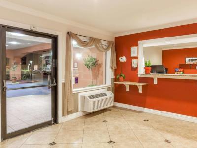 Гостиница Super 8 by Wyndham Bakersfield/Central