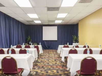 Гостиница Days Inn By Wyndham Lafayette/University