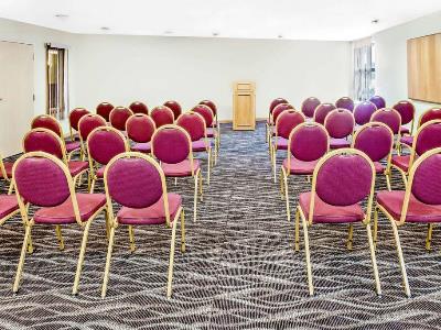Гостиница Days Inn And Suites By Wyndham Kalamazoo