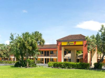 Hotel Super 8 By Wyndham Naples