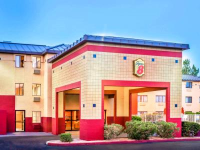 Гостиница Super 8 Wyndham Phoenix Mesa Gilbert Rd