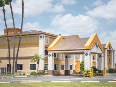 Гостиница Super 8 By Wyndham Harlingen Tx