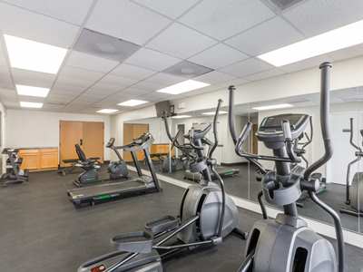 Гостиница Days Inn And Suites By Wyndham Clermont
