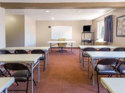 Гостиница Super 8 By Wyndham Joliet I-55 N/Chicago