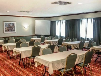 Гостиница Days Inn By Wyndham Austintown