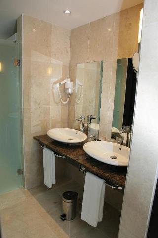 Гостиница Barcelo Angra Marina