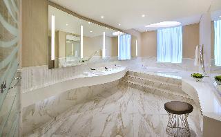 Гостиница DoubleTree by Hilton Doha - Old Town