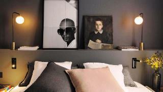 Coq Hotel (Community of Quality)
