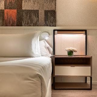 Гостиница H10 Cubik