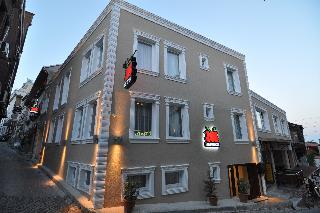 Apple Tree Hotel