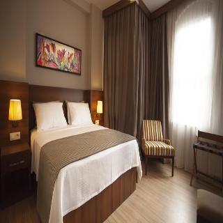 Hotel Cordis Suites
