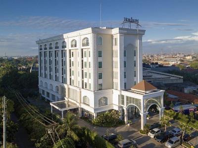Гостиница Horison Ciledug