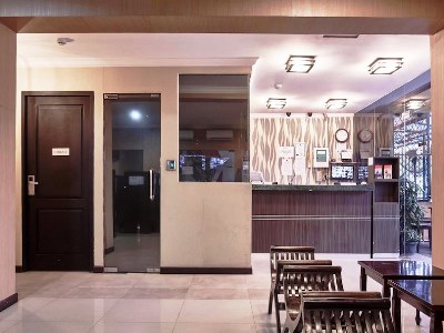 Гостиница Twins Hotel Manggadua