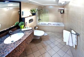 Гостиница Corp Executive Doha Suites