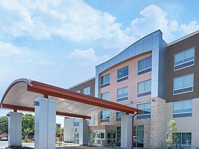 Гостиница Holiday Inn Express And Suites Chico