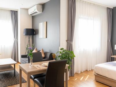 Hotel Roygent Parks Hanoi