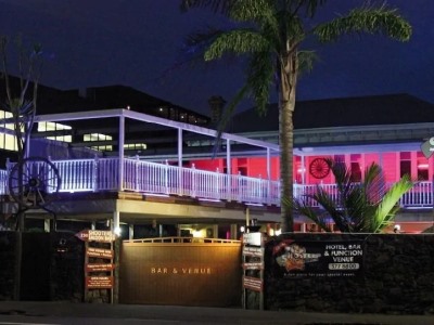 Гостиница Shooters Saloon Bar Hotel And Cabins