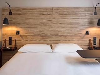 Гостиница Ibis Styles Laval Centre Gare