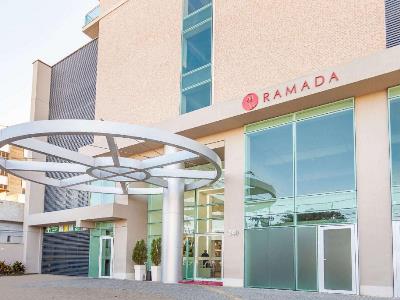 Гостиница Ramada By Wyndham Macae Hotel And Suites