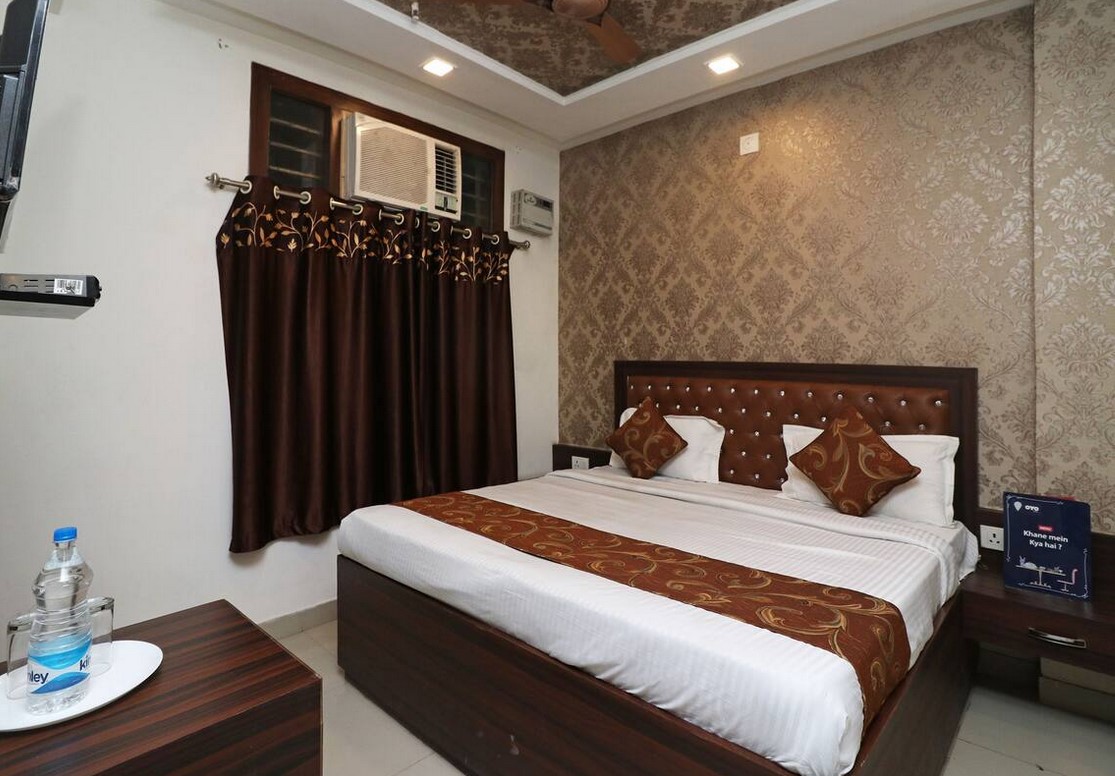 Hotel Oyo 11648 Cp Residency