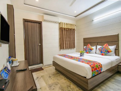 Hotel Fabkamran Palace Railway Station