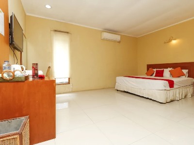 Hotel Reddoorz @ Desa Cijulang Sentul