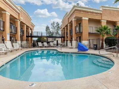 Гостиница Quality Inn N Suites Near Downtown Mesa