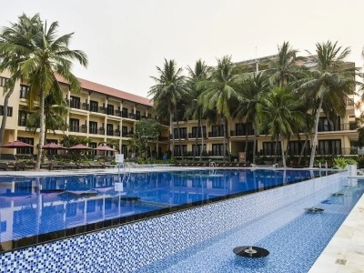 Hotel Hon Rom Central Beach Resort