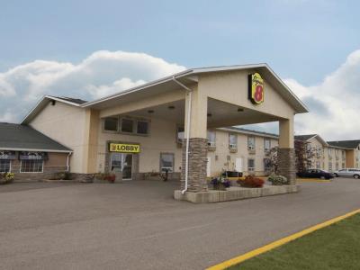 Гостиница Super 8 By Wyndham Dawson Creek