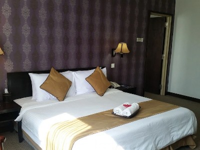Hotel Carlton Holiday And Suites