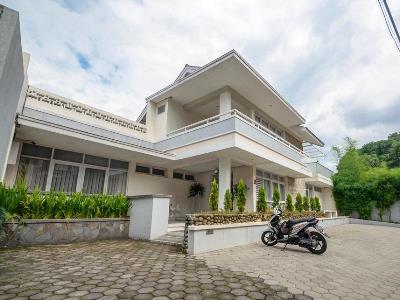 Гостиница Airy Dago Dipatiukur Kyai Luhur 2