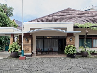 Гостиница Reddoorz Near Paris Van Java 2