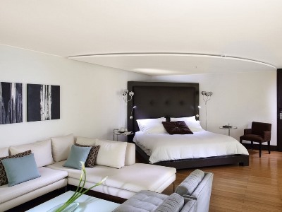 Le Parc Hotel, Beyond Stars