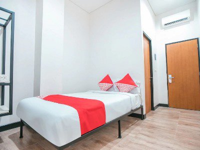 Hotel Oyo 127 W Residence