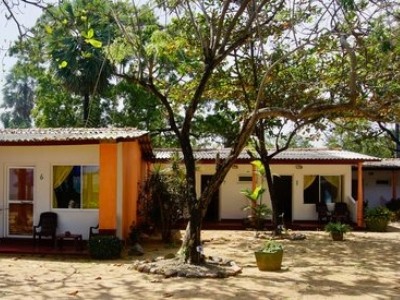 Гостиница Golden Beach Cottages