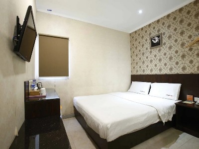 Гостиница Reddoorz @ Gajah Mada