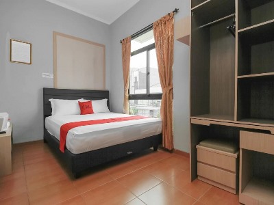 Гостиница Reddoorz Near Manggarai Station 2