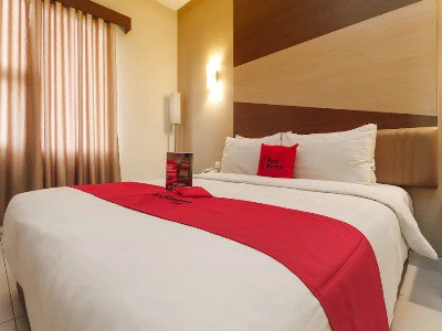 Hotel Reddoorz Near Roxy