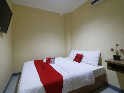 Гостиница Reddoorz Plus Near Itc Cempaka Mas