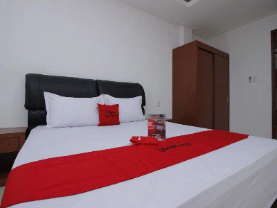 Гостиница Reddoorz Plus Near Ragunan Zoo